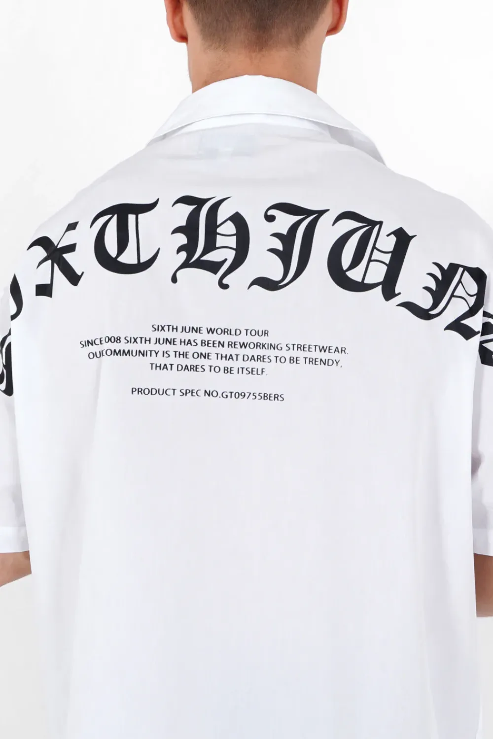 chemise_oversize_logo_gothique_blanc_2.webp Homme Sixth June Hauts | Chemise Oversize Logo Gothique Blanc