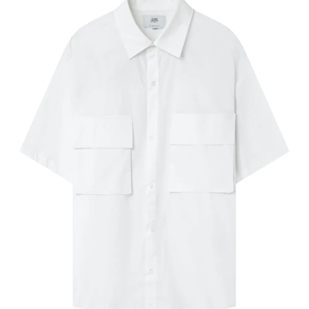 chemise_oversize_logo_gothique_blanc_6.webp Homme Sixth June Hauts | Chemise Oversize Logo Gothique Blanc