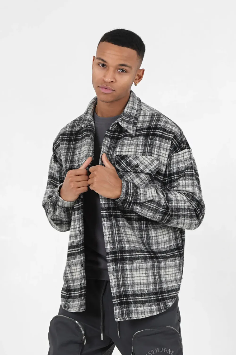 chemise_polaire_tartan_gris_fonce_4.webp Homme Sixth June Hauts | Chemise Polaire Tartan Gris Fonce