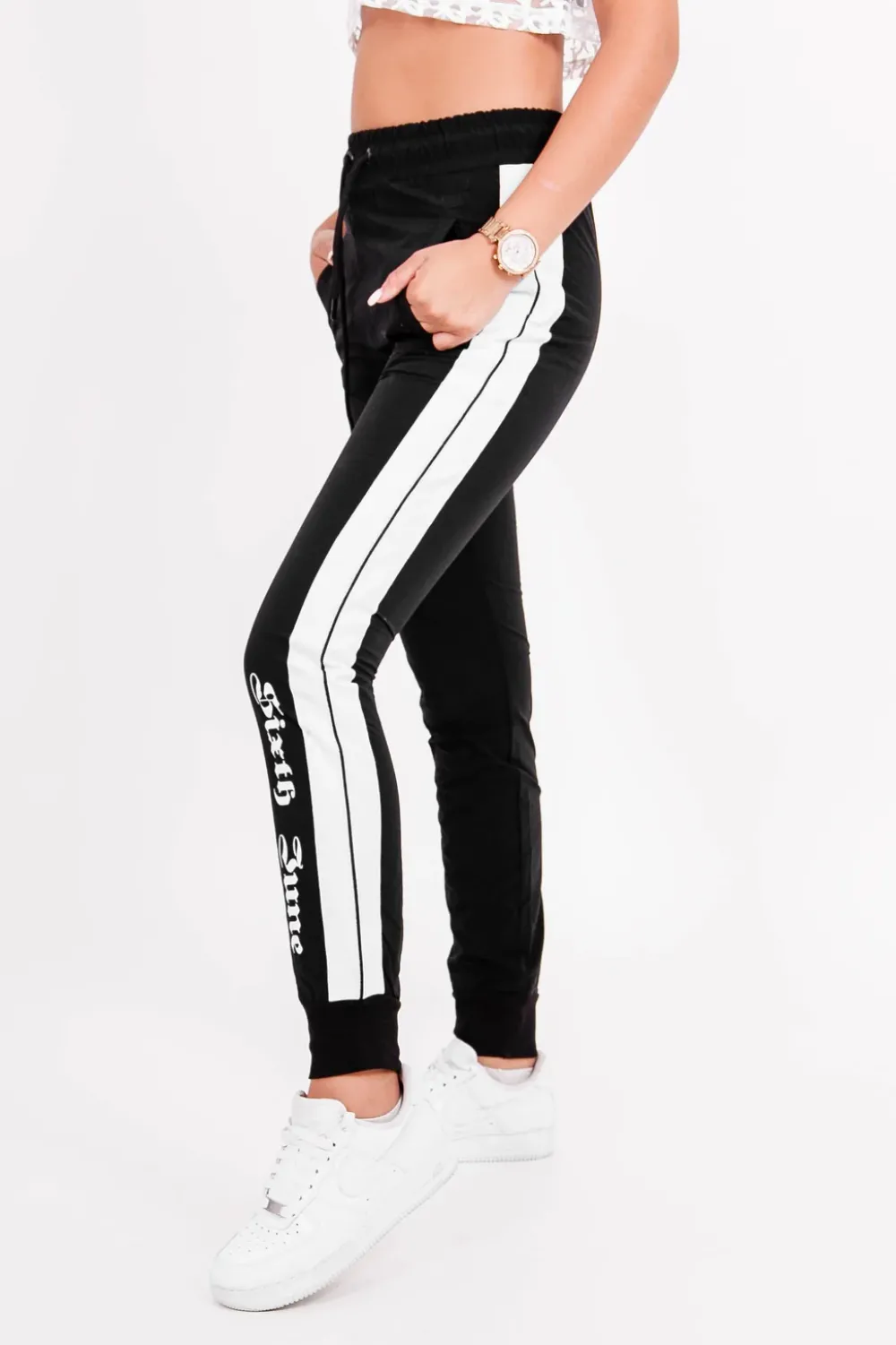 jogging_nylon_bandes_gothique_noir_2.webp Femme Sixth June Pantalons | Jogging Nylon Bandes Gothique Noir