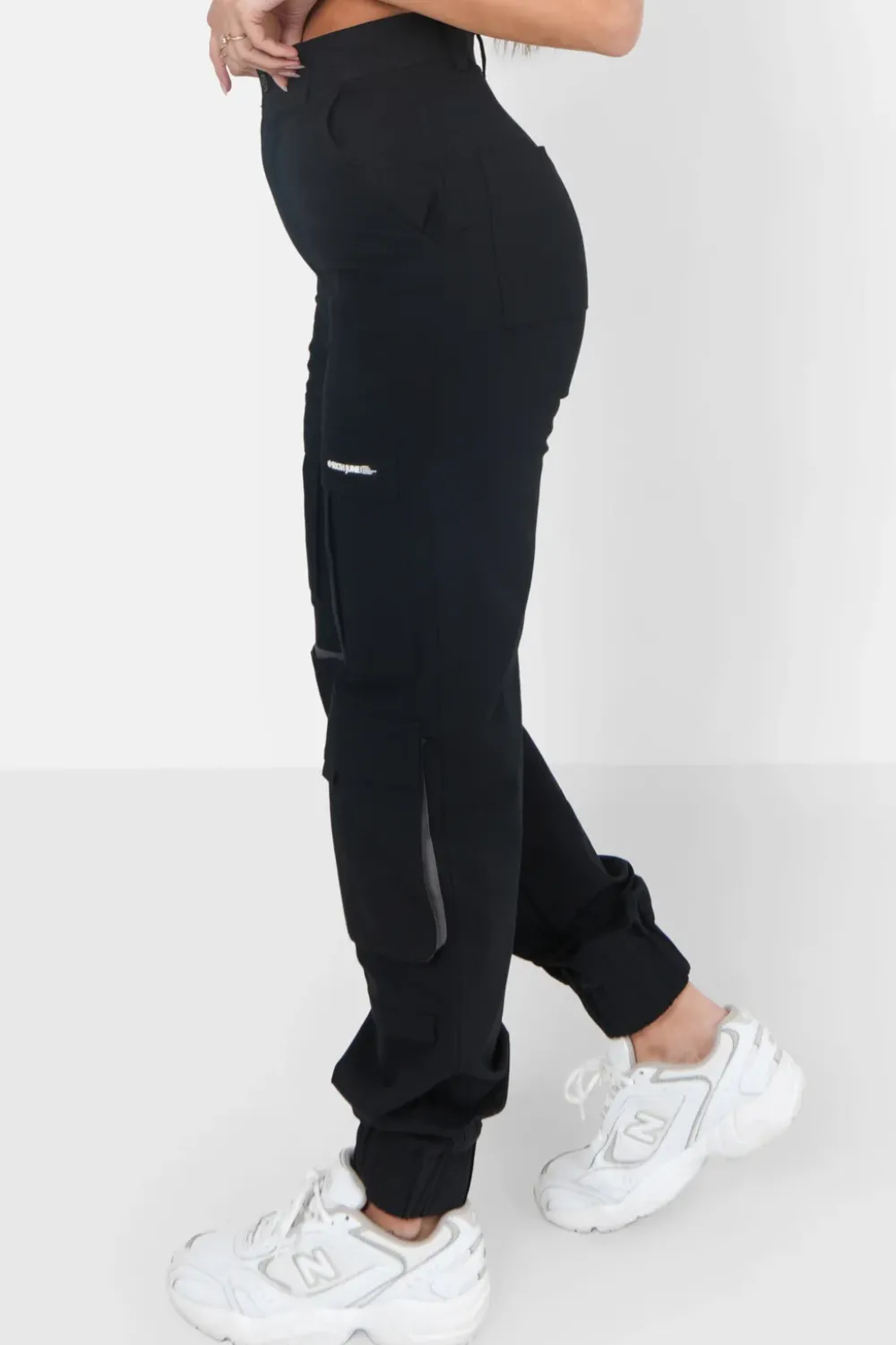 pantalon_cargo_chevilles_elastique_noir_3.webp Femme Sixth June Pantalons | Pantalon Cargo Chevilles Elastique Noir