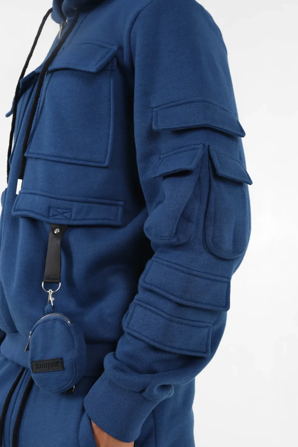 sweat_capuche_petit_sac_bleu_fonce_2.webp Homme Sixth June Sweats | Sweat Capuche Petit Sac Bleu Fonce