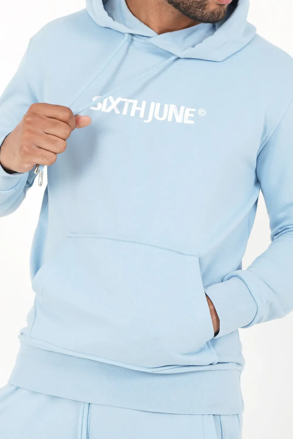 sweatshirt_capuche_logo_brode_bleu_clair_2-1.webp Homme Sixth June Sweats | Sweatshirt Capuche Logo Brode Bleu Clair