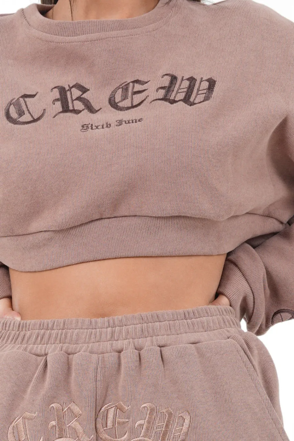 sweatshirt_court_crew_gothique_beige_fonce_2.webp Femme Sixth June Sweats | Sweatshirt Court Crew Gothique Beige Fonce