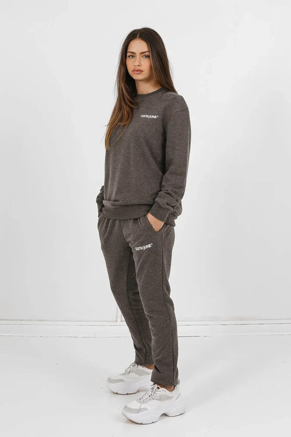 sweatshirt_soft_logo_brode_gris_fonce_5.webp Homme Sixth June Sweats | Sweatshirt Soft Logo Brode Gris Fonce