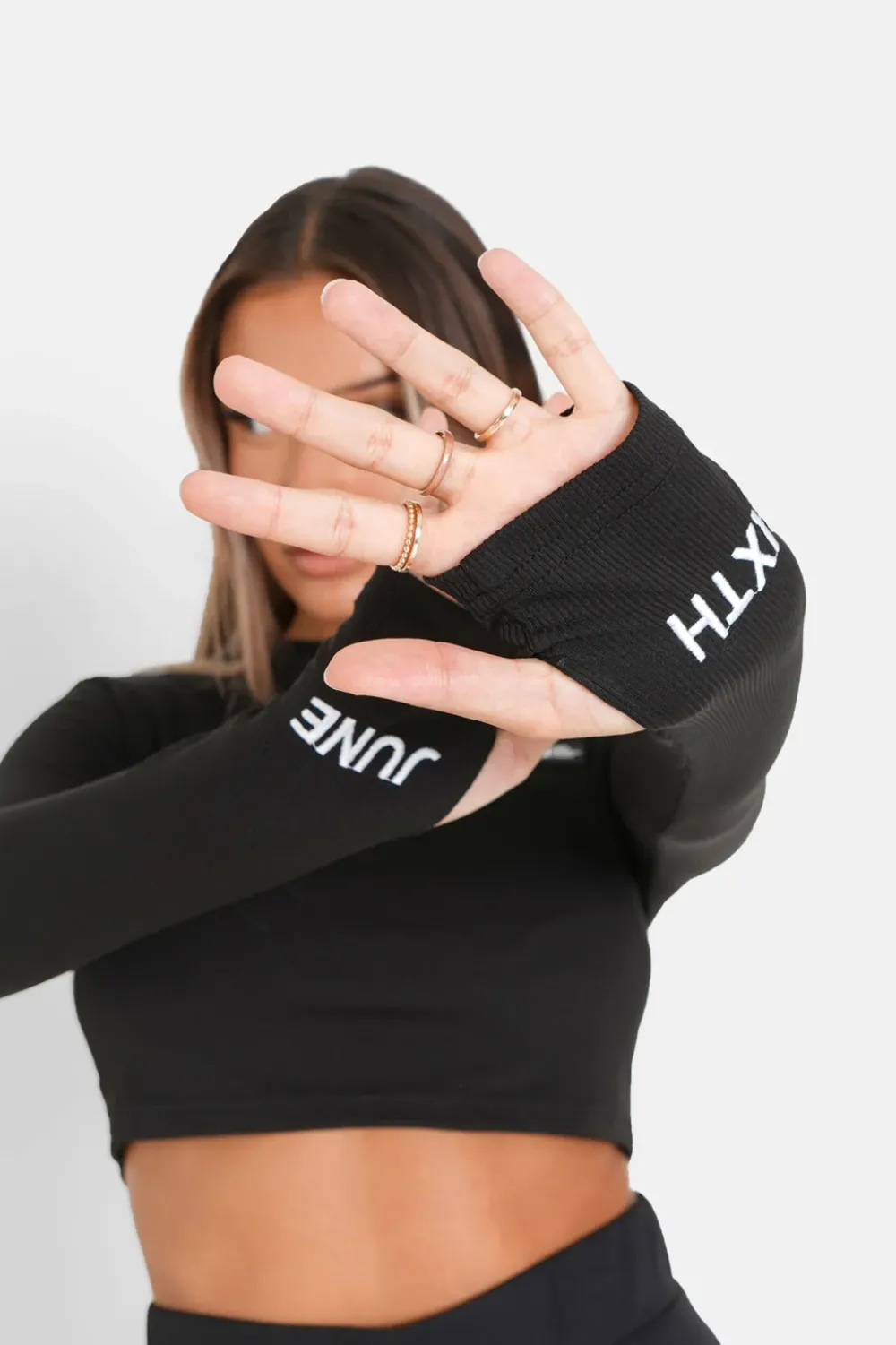 tshirt_court_satine_brode_noir_3.webp Femme Sixth June Hauts | T-Shirt Court Satine Brode Noir