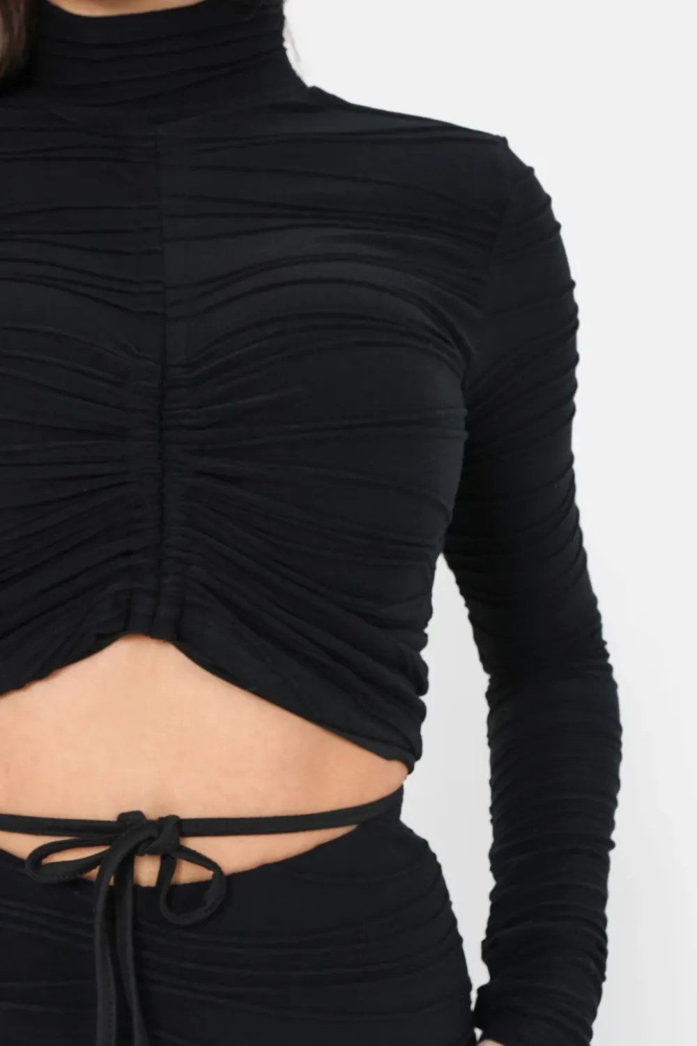 tshirt_court_texture_plisse_noir_2.webp Femme Sixth June Hauts | T-Shirt Court Texture Plisse Noir