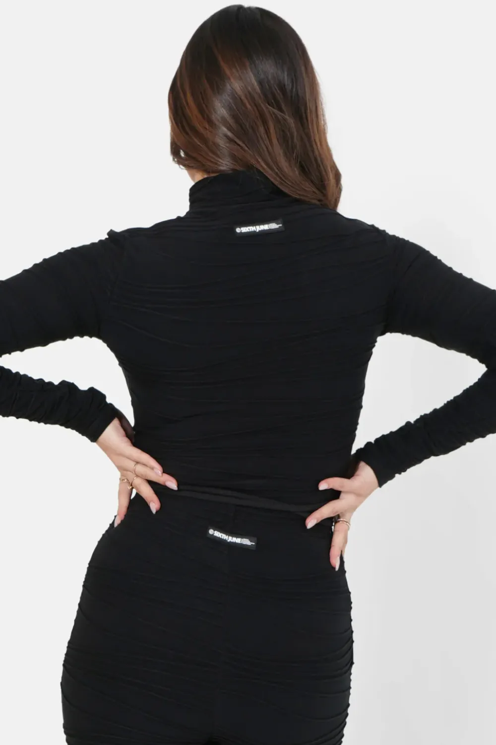 tshirt_court_texture_plisse_noir_4.webp Femme Sixth June Hauts | T-Shirt Court Texture Plisse Noir